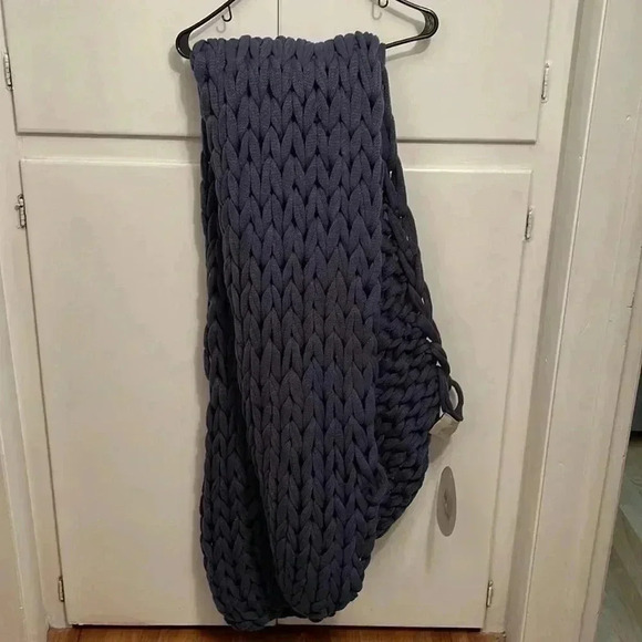 Bedford Collections Delray Throw Blanket in Denim - Picture 2 of 6